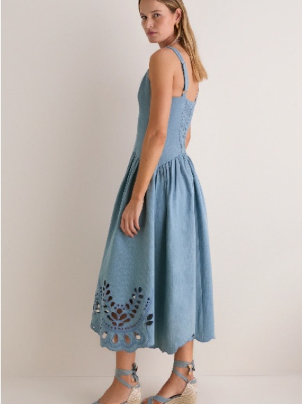 NWT TUCKERNUCK Moon River Light Blue V-Neck Eyelet Detail Midi Dress - Picture 2 of 3
